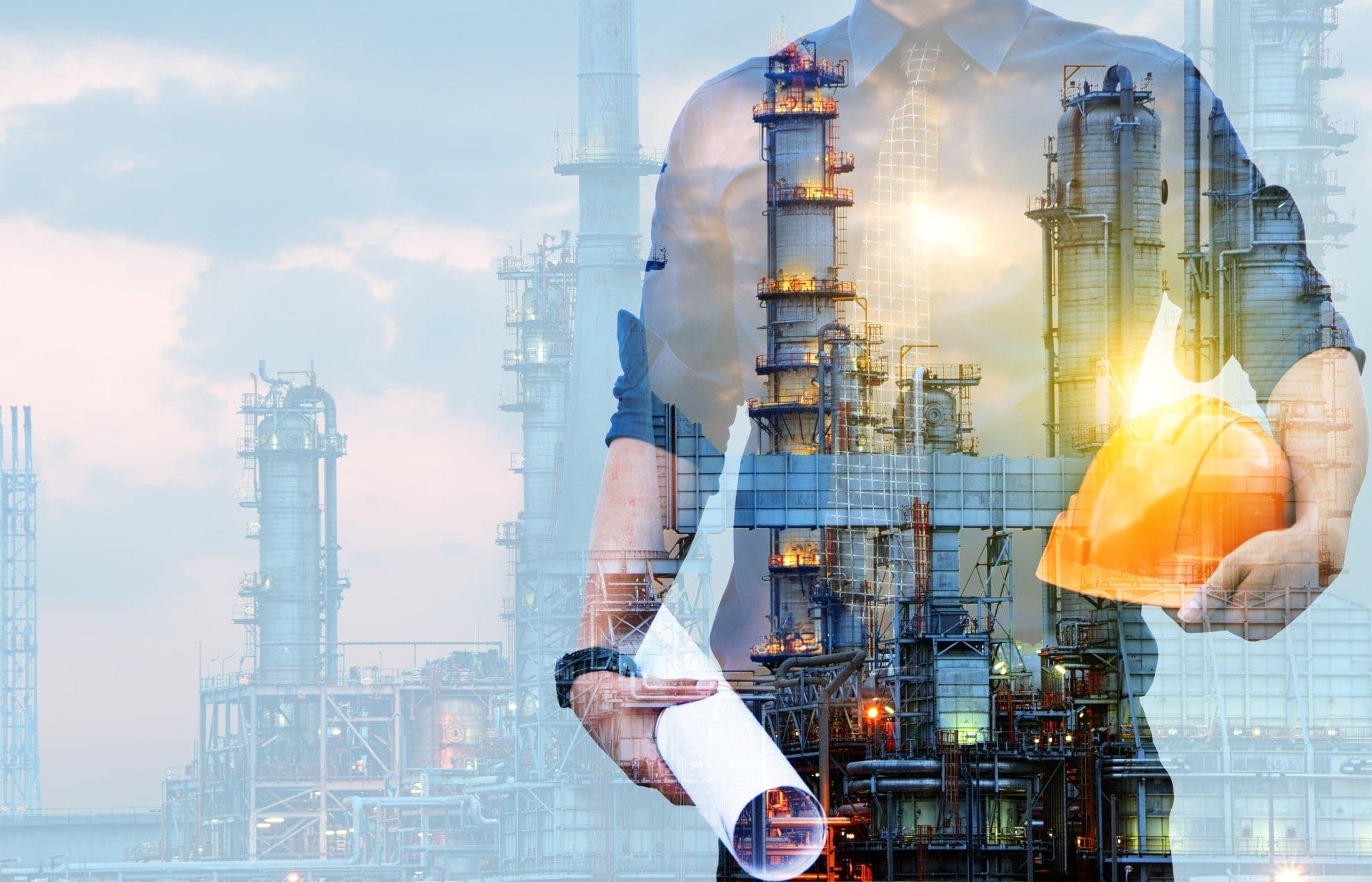 Ingeniero ante una planta industrial en operación
